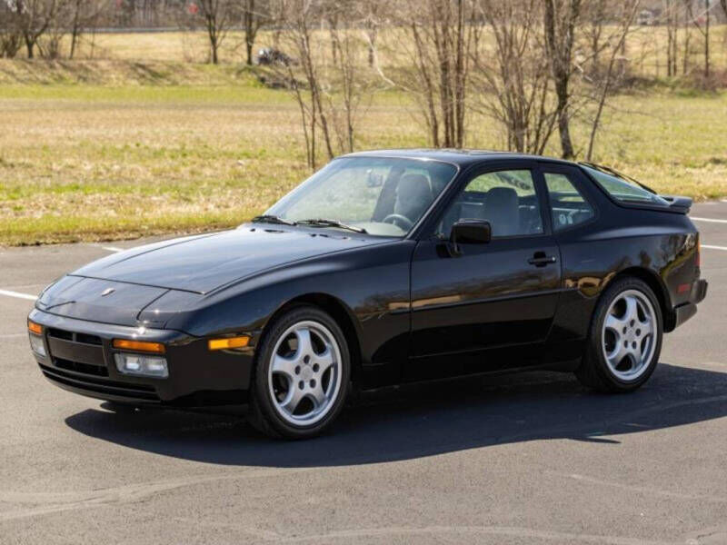 Porsche 944