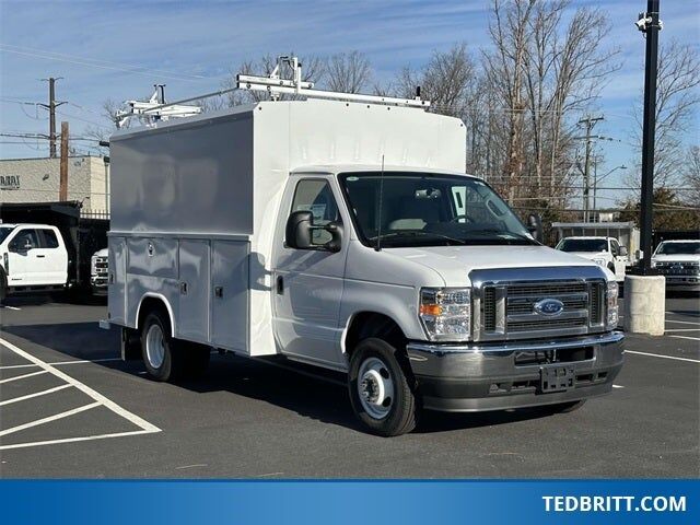 2025 FORD E-350