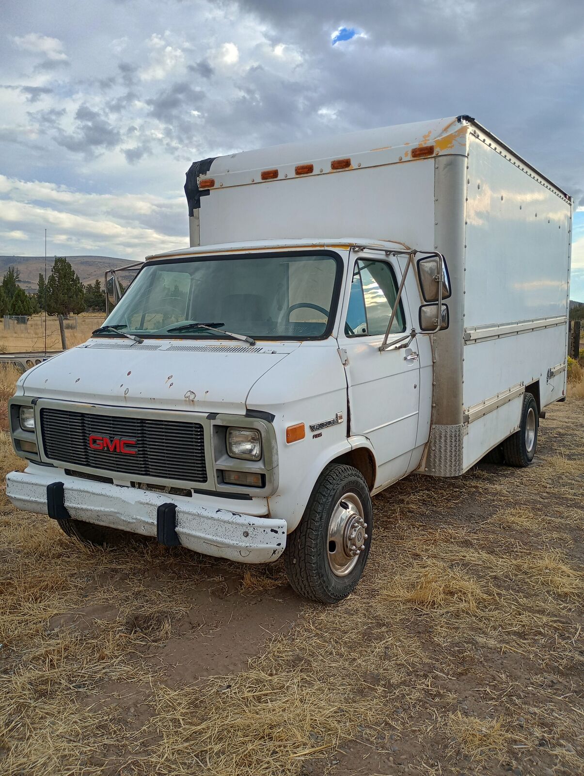 GMC Cutaway Van