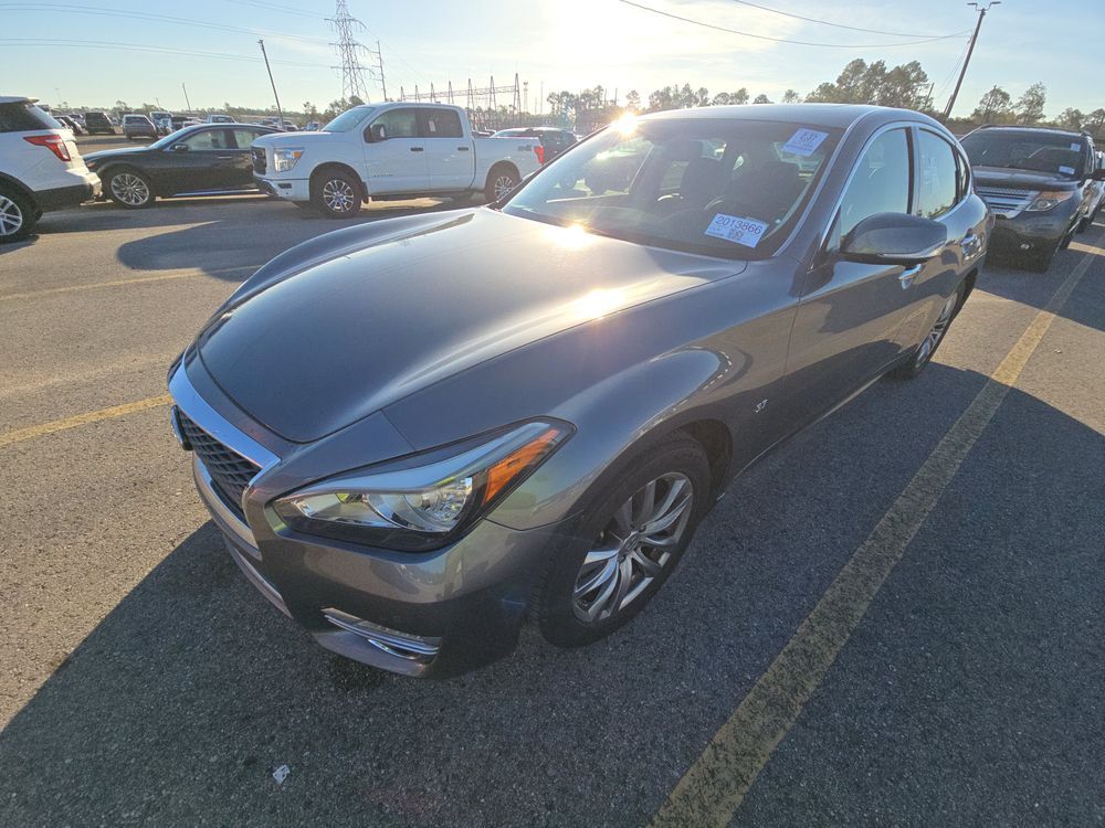 Infiniti Q70