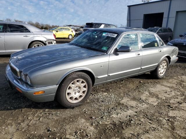 Jaguar XJ8
