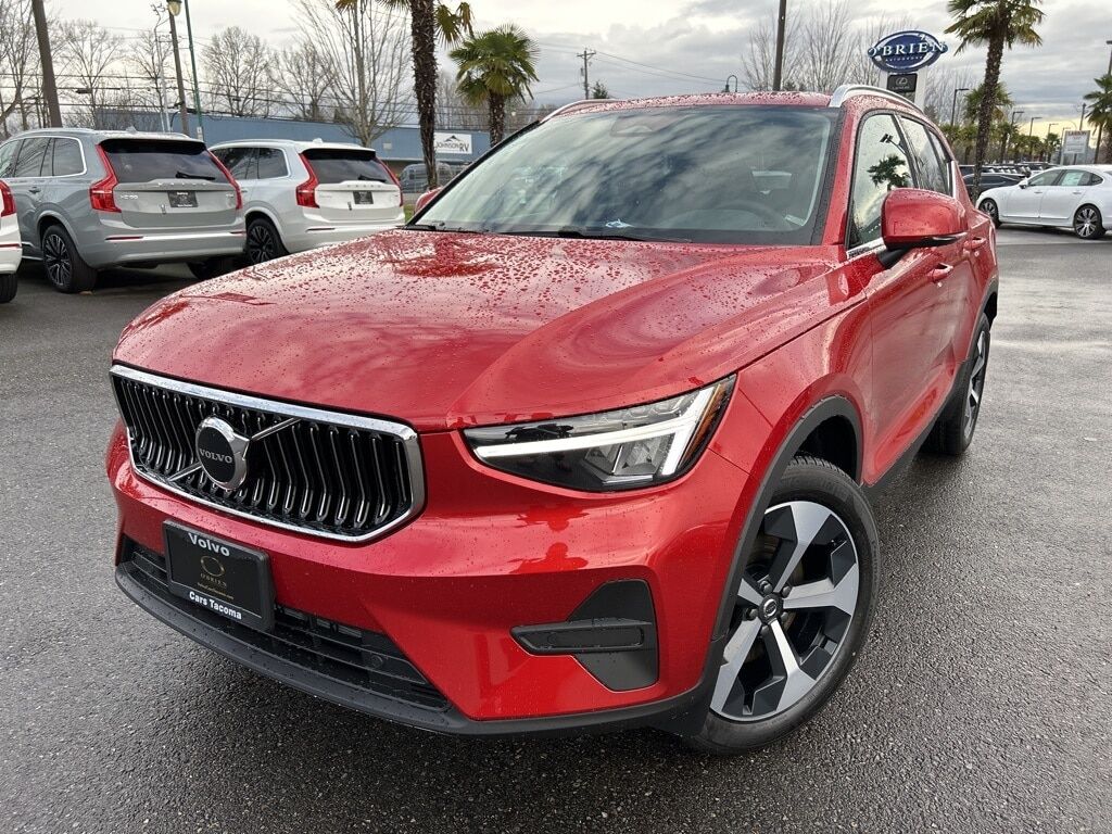 2025 VOLVO XC40