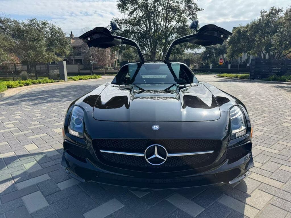 Mercedes-Benz SLS-Class