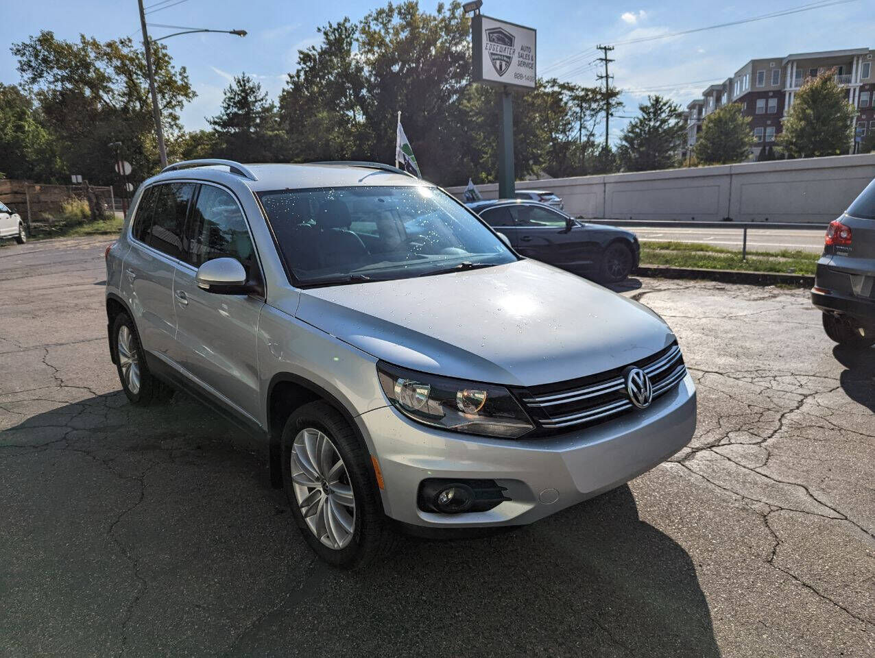 2012 VOLKSWAGEN Tiguan