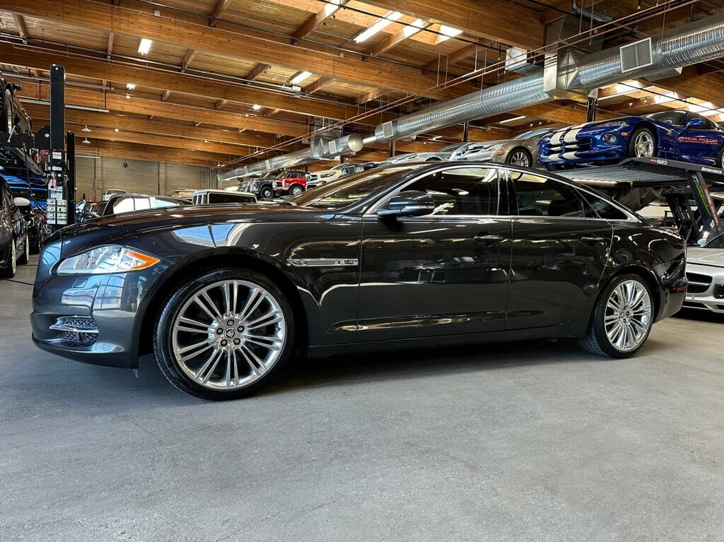 Jaguar XJ
