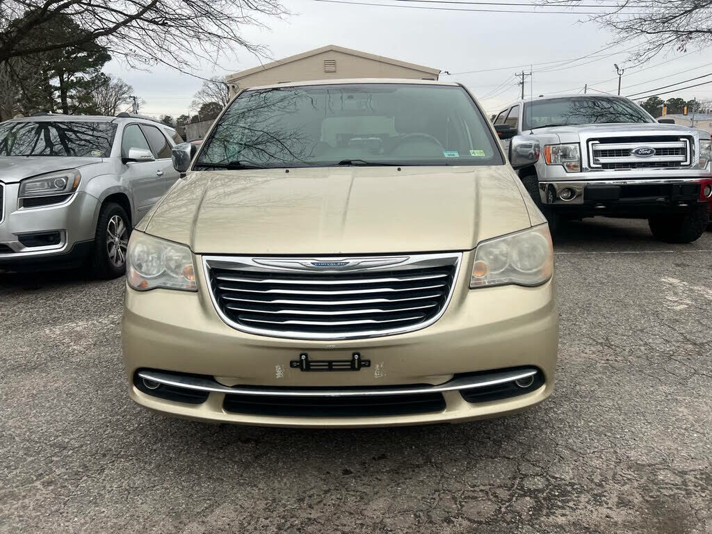 2012 CHRYSLER Town and Country