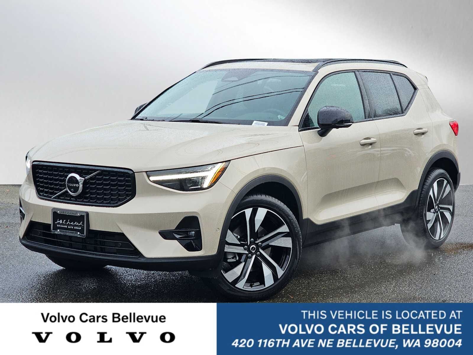 2025 VOLVO XC40