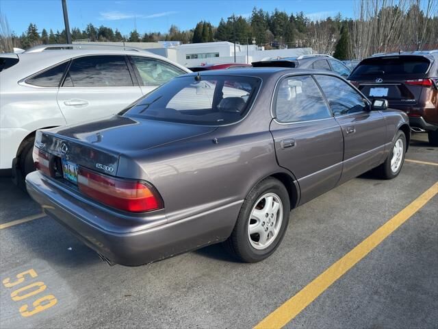 Lexus ES