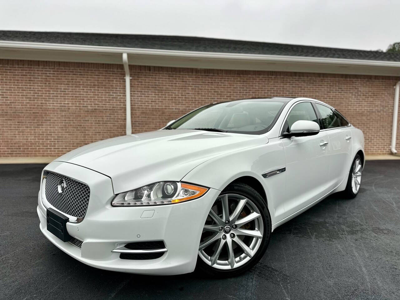 Jaguar XJ