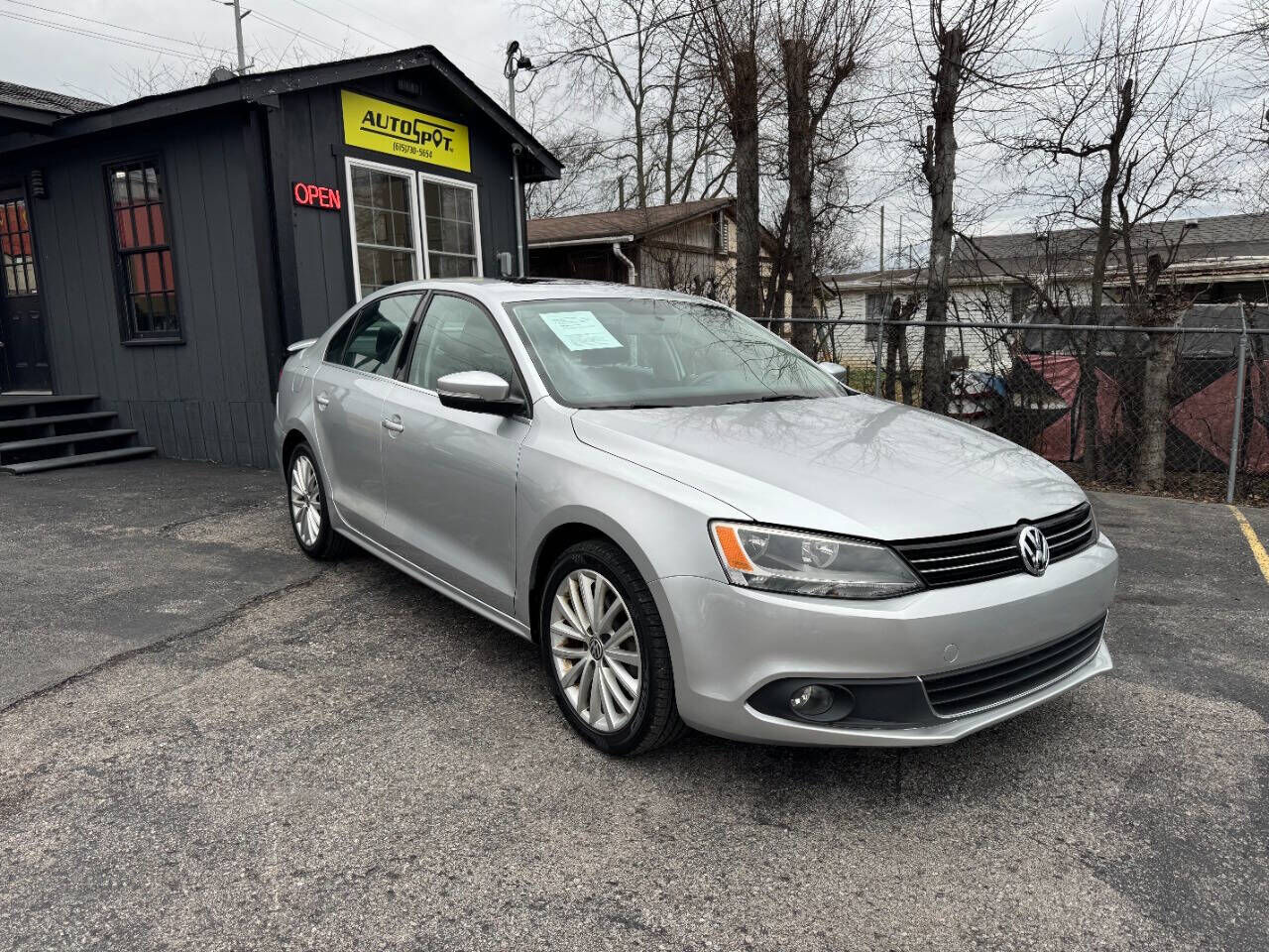 2011 VOLKSWAGEN Jetta