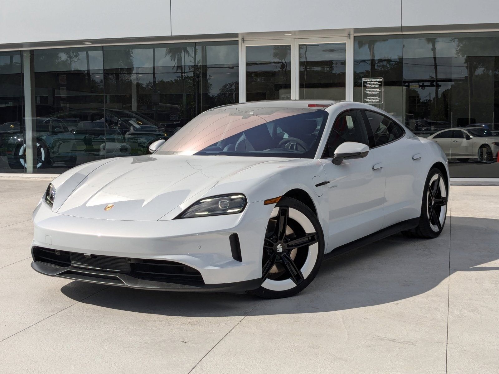 2025 PORSCHE Taycan