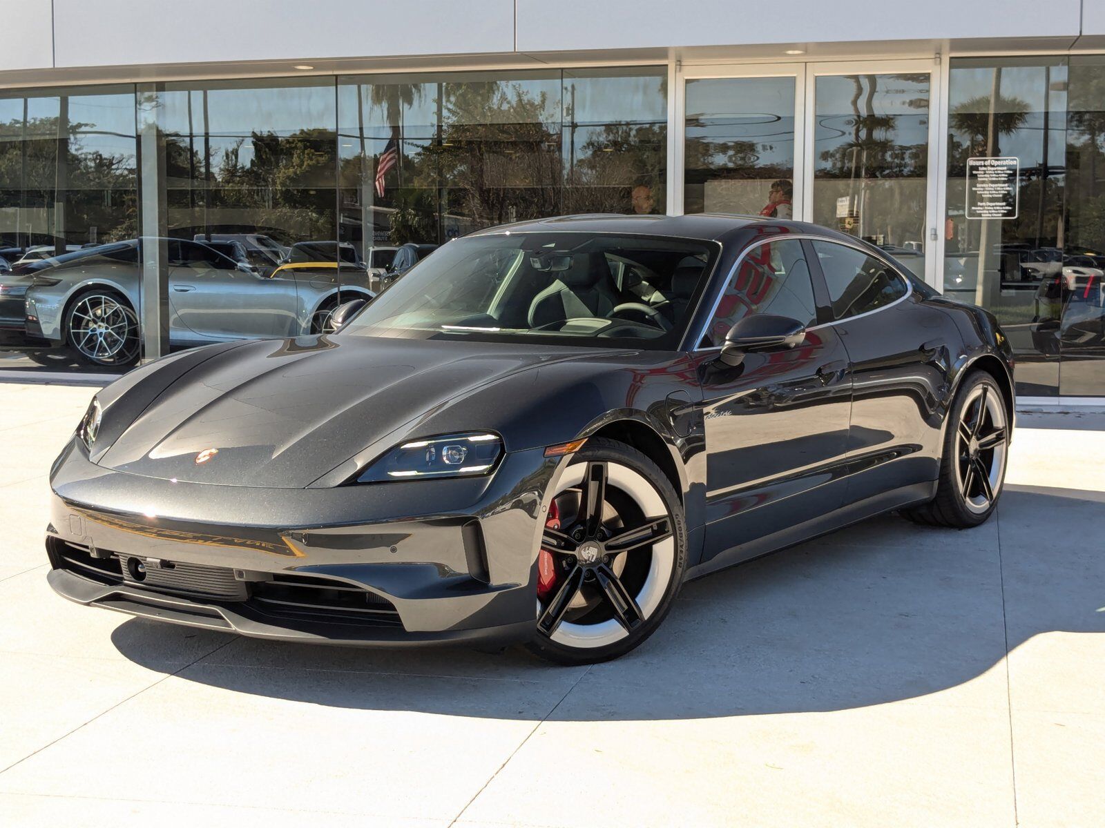 2025 PORSCHE Taycan