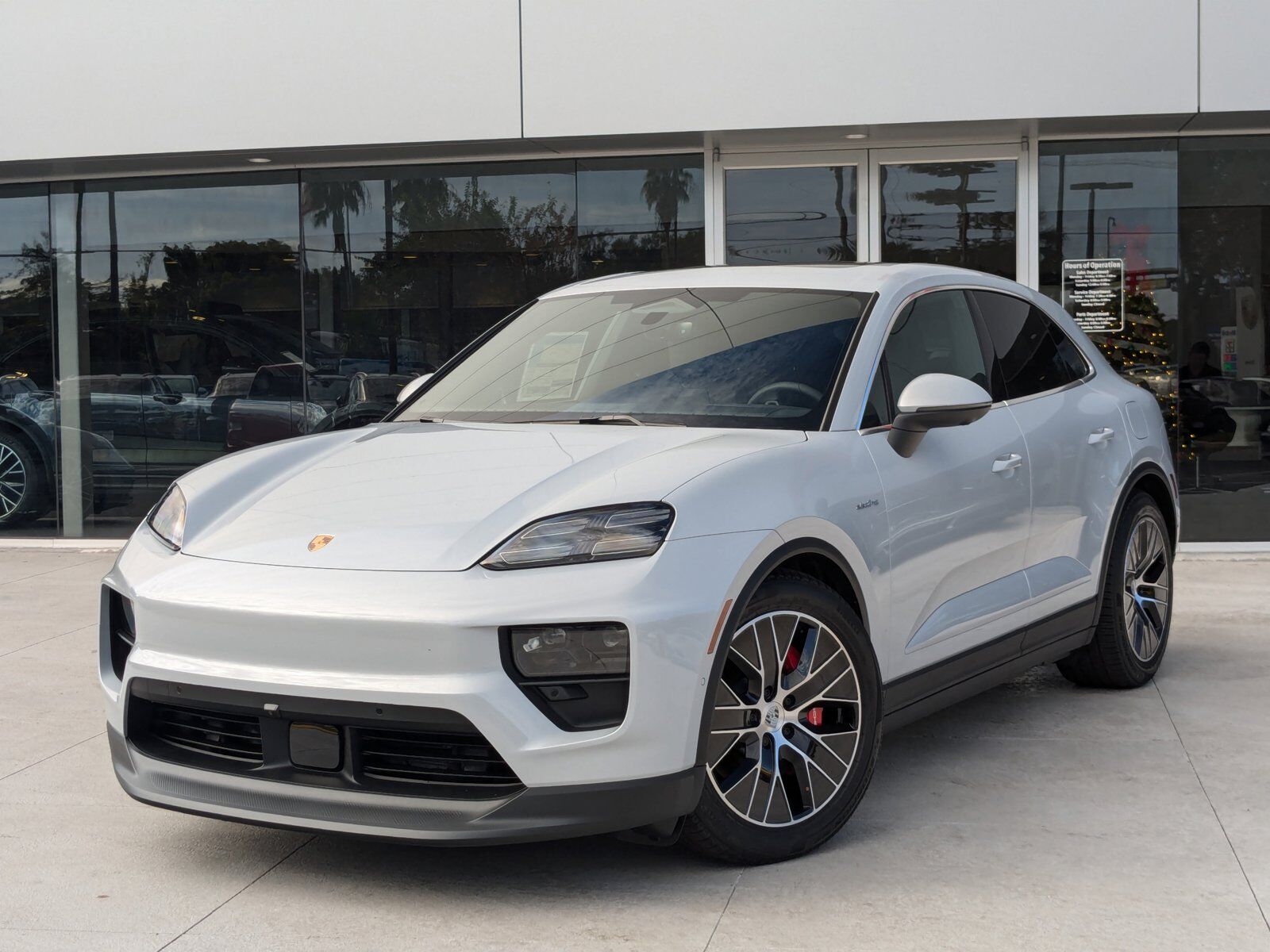 2025 PORSCHE Macan