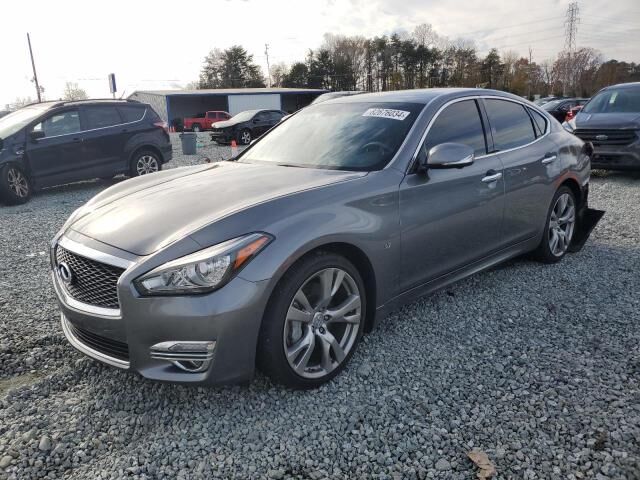 Infiniti Q70