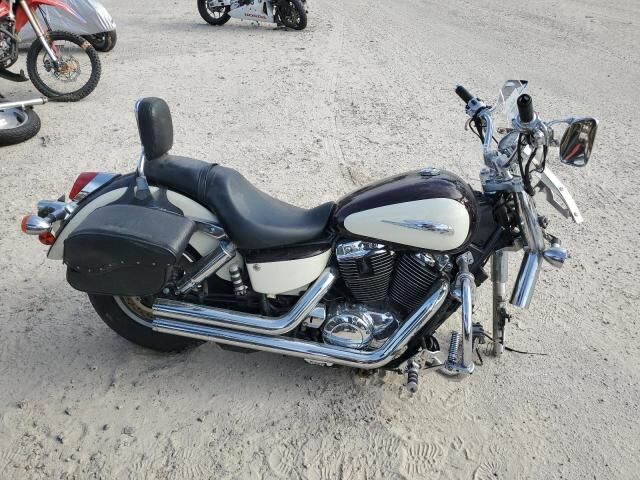 Honda VT1100C2 (SHADOW SABRE)