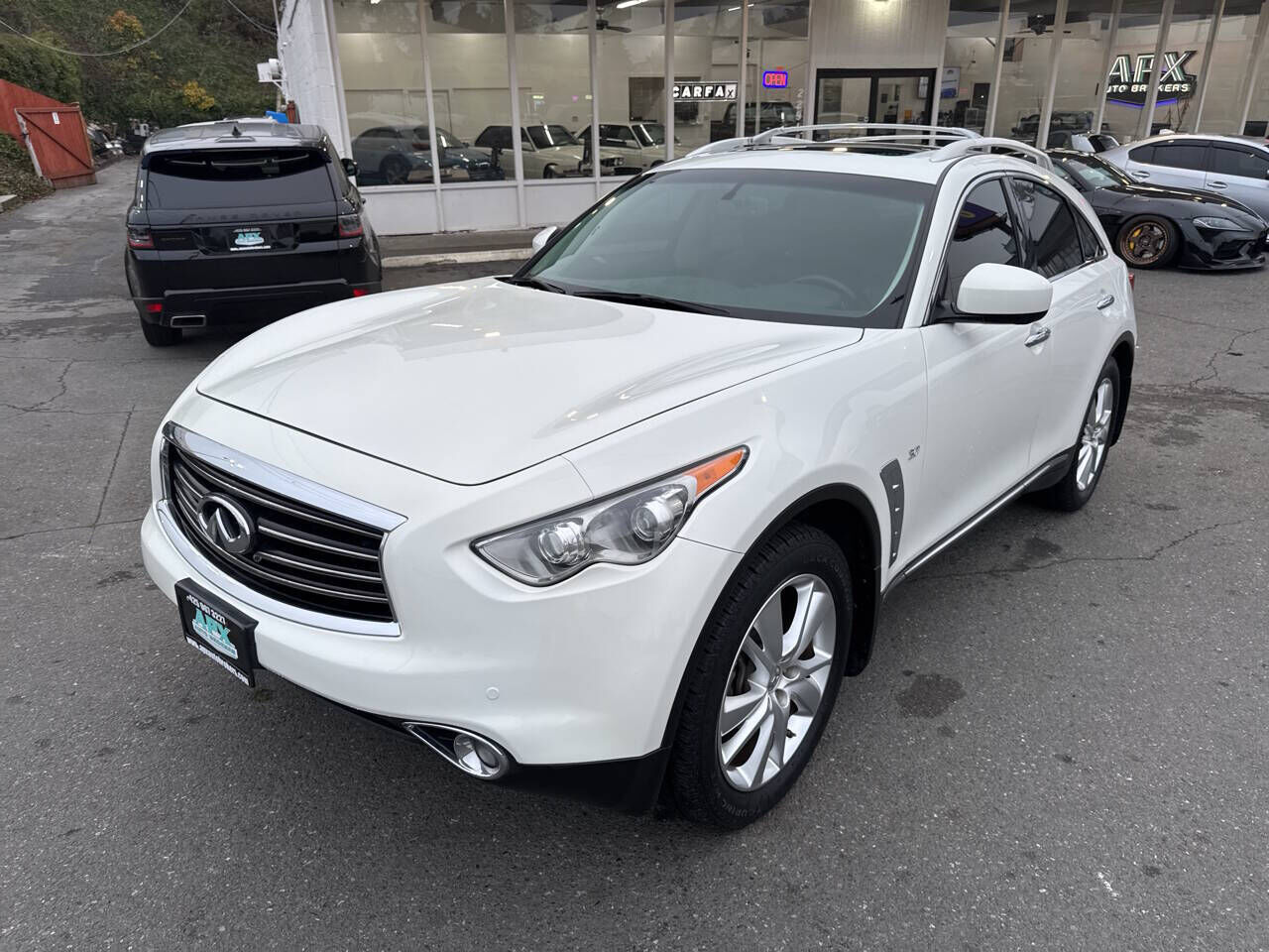 Infiniti QX70