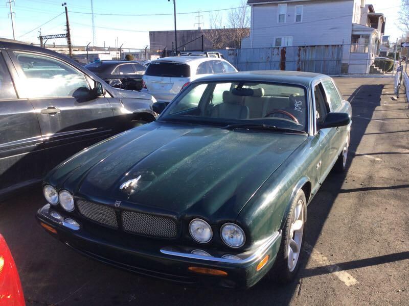 Jaguar XJR