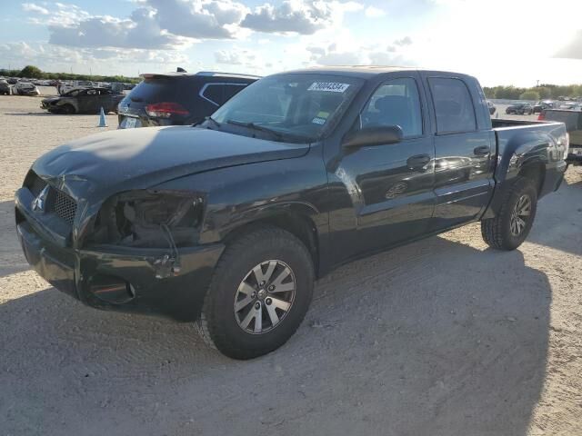 Mitsubishi Raider