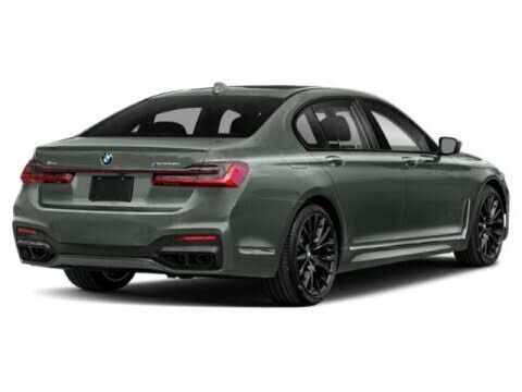 2022 BMW M760i