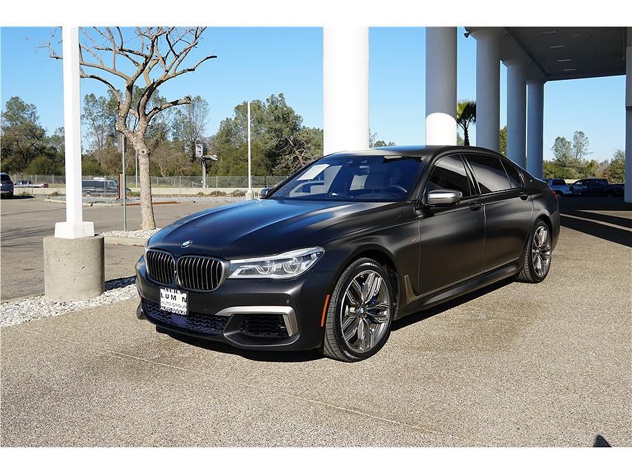 BMW M760i