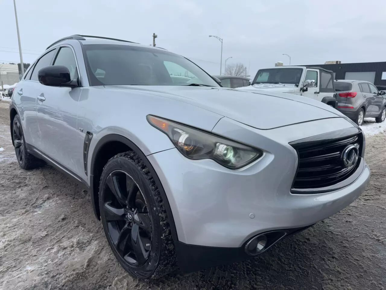 Infiniti QX70