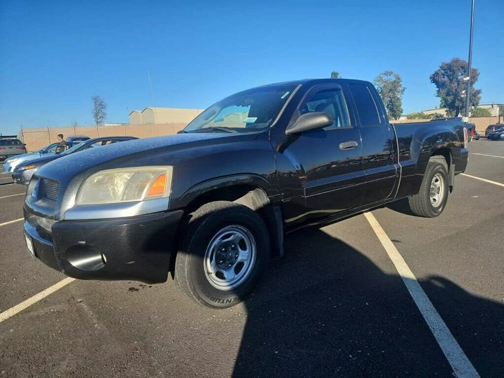 Mitsubishi Raider