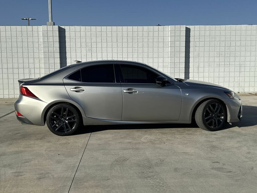 2019 Lexus IS