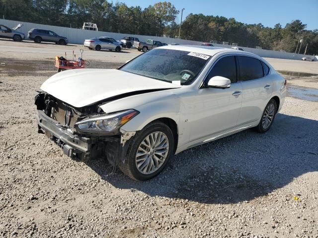 Infiniti Q70L