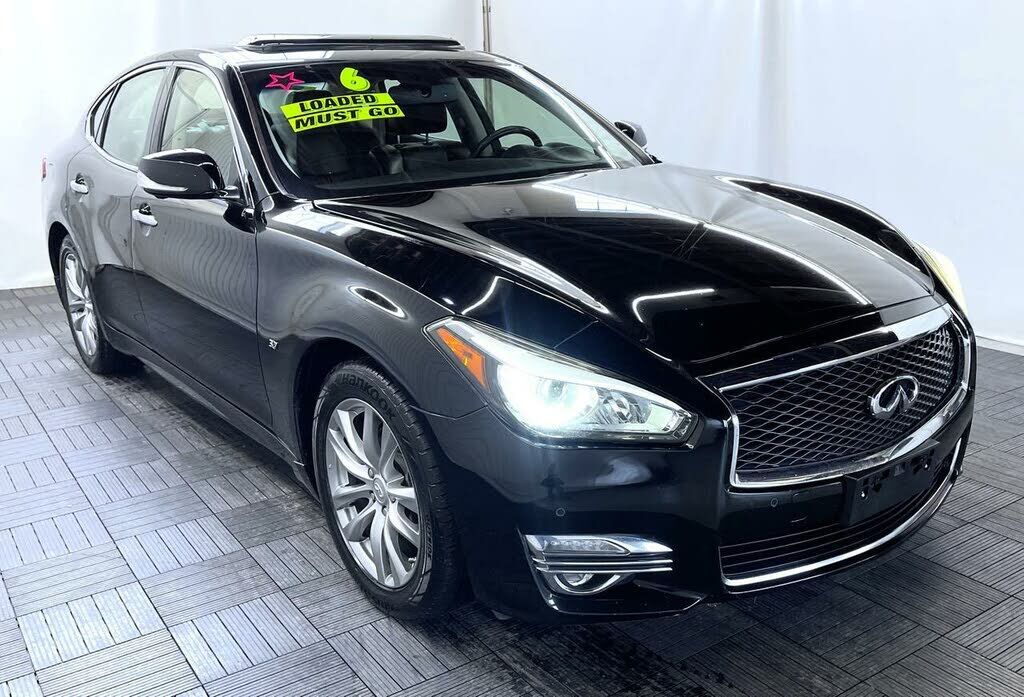 Infiniti Q70