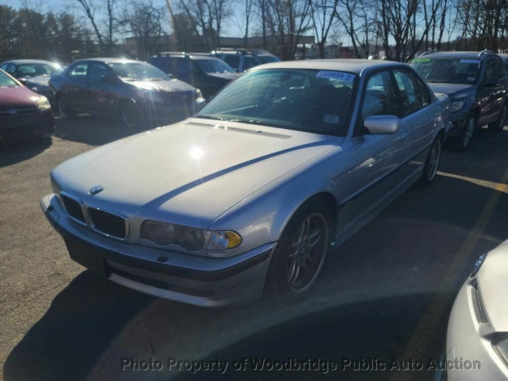 BMW 740i