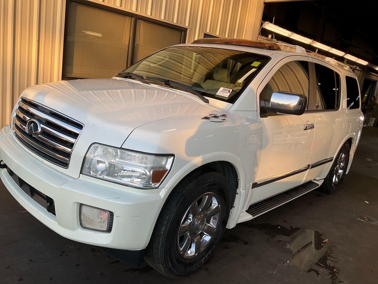 Infiniti QX56