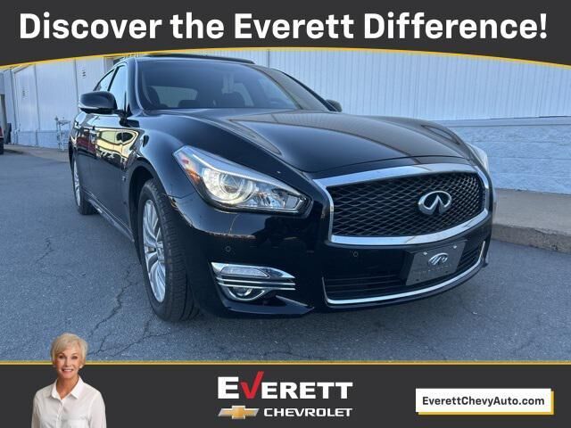 Infiniti Q70L