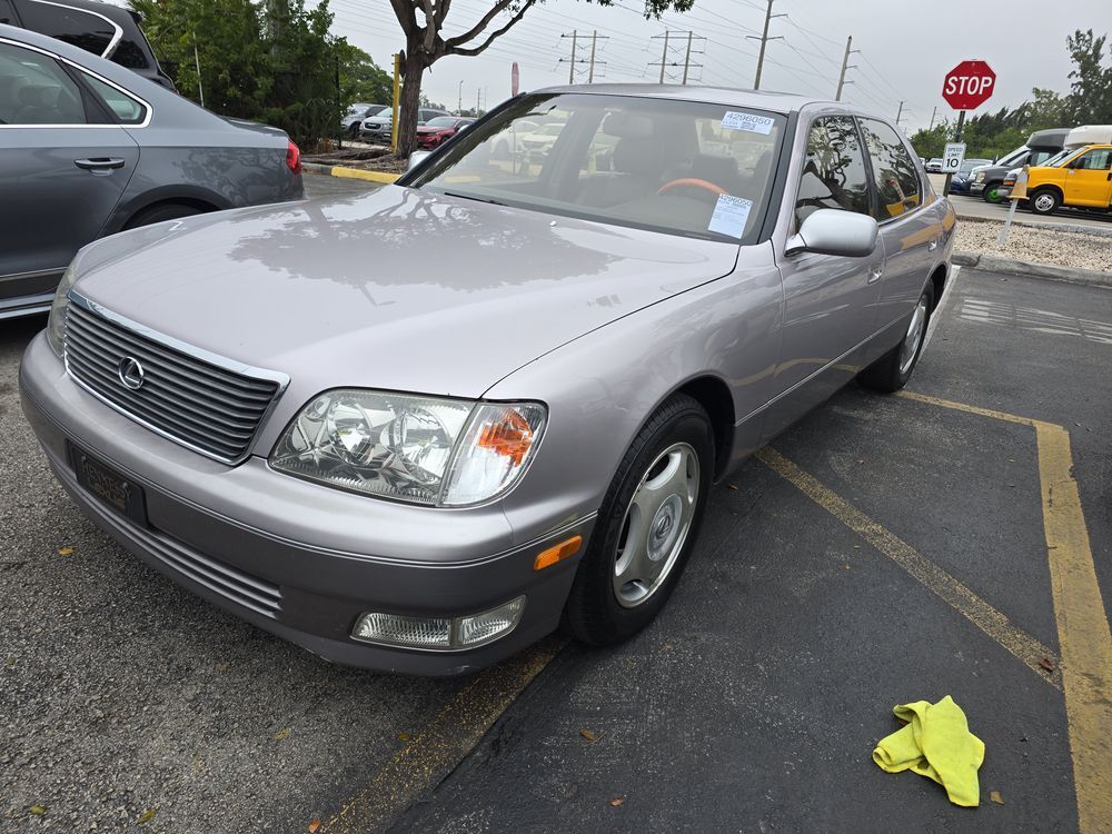 Lexus LS