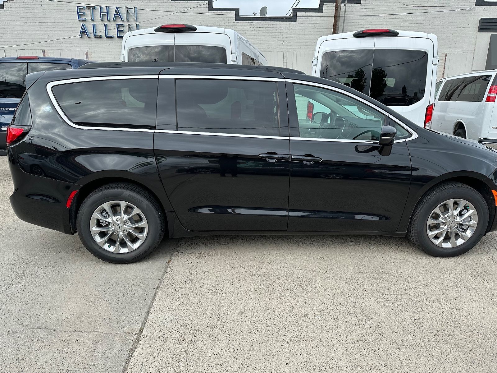 2022 CHRYSLER Pacifica