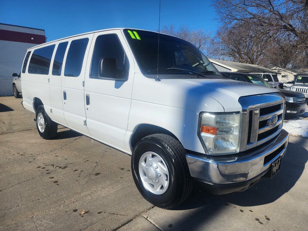 2011 FORD E-350