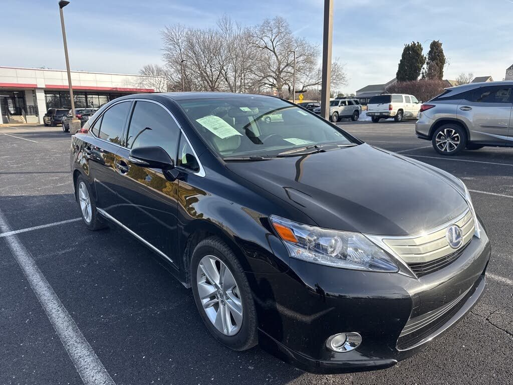 Lexus HS