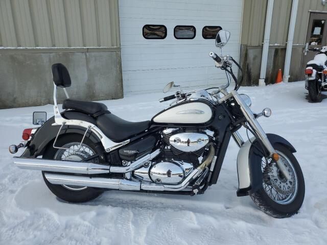 Suzuki VL800