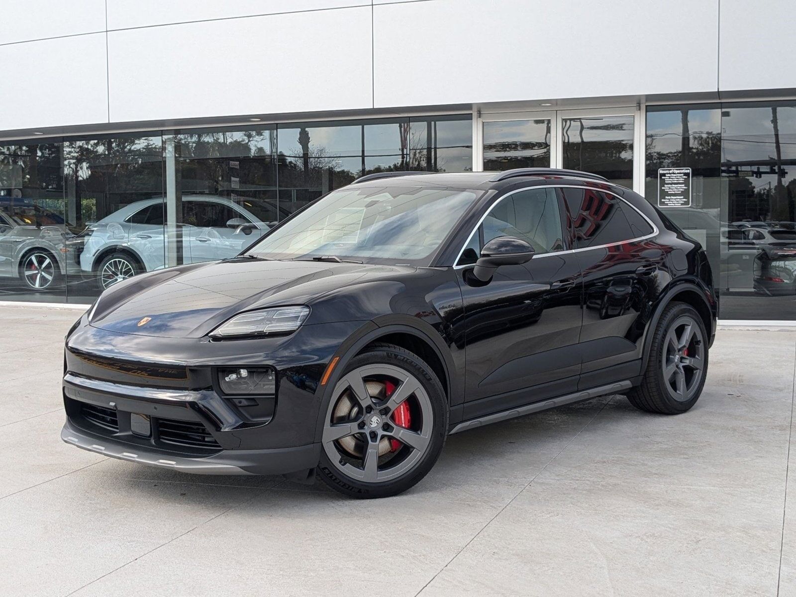 2025 PORSCHE Macan