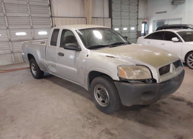 Mitsubishi Raider
