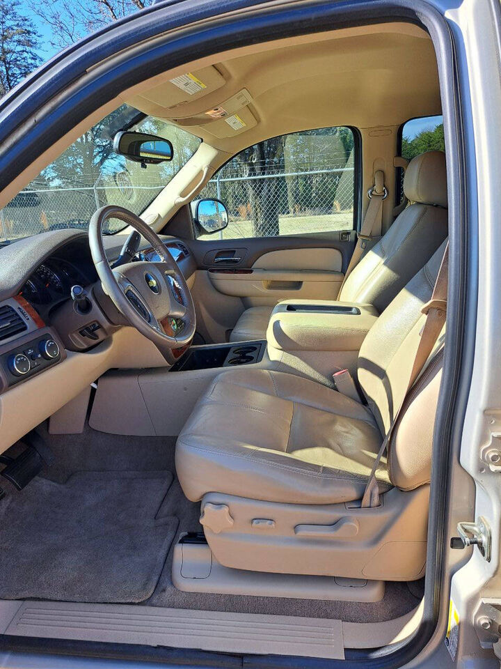 2011 CHEVROLET Tahoe