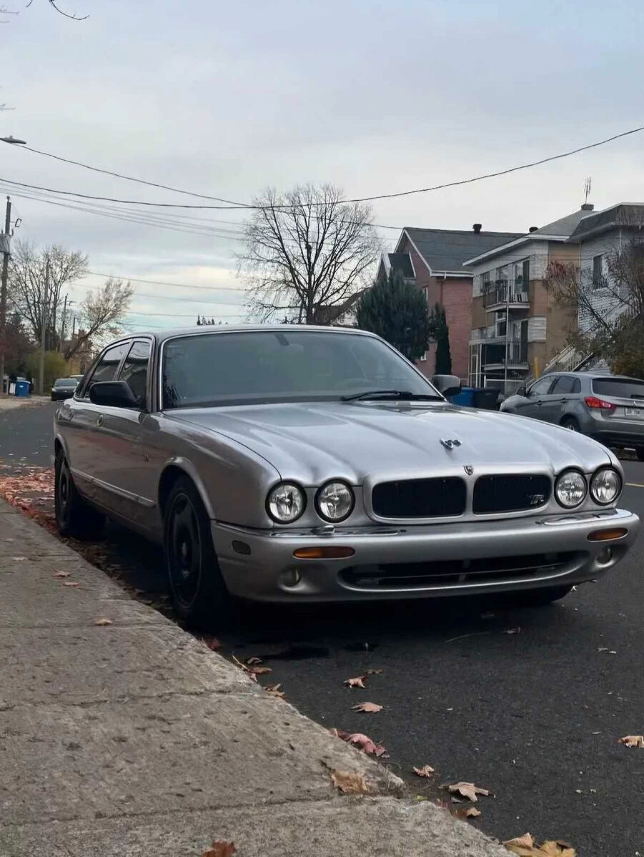 Jaguar XJR