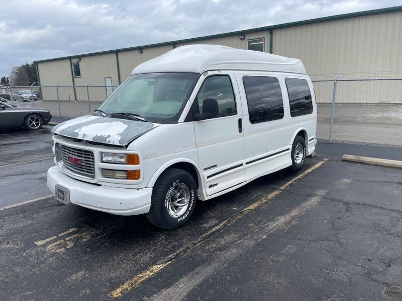 GMC Savana