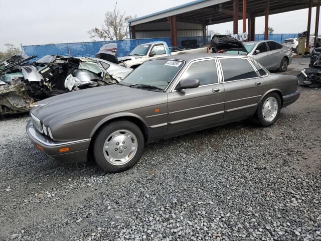 Jaguar XJ6