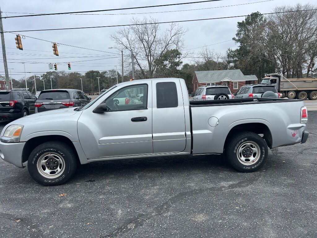 Mitsubishi Raider