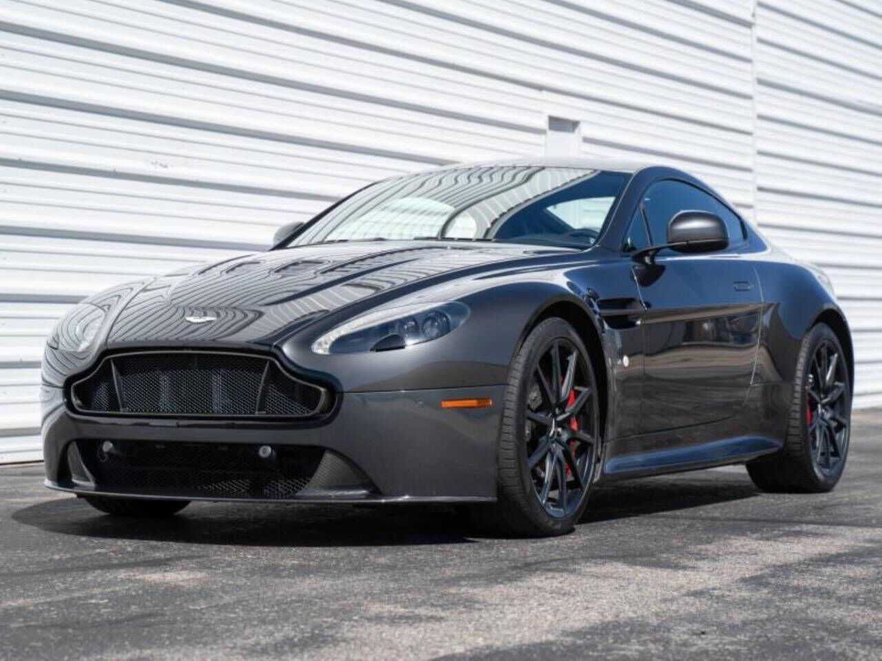 Aston Martin V12 Vantage