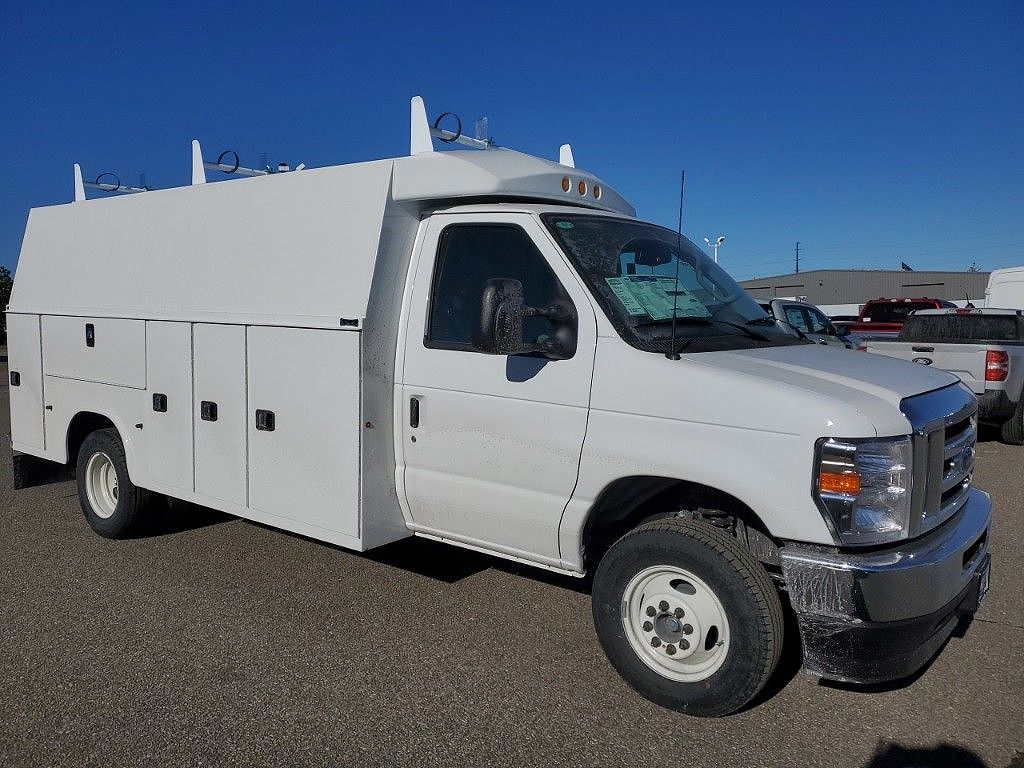 2025 FORD E-350