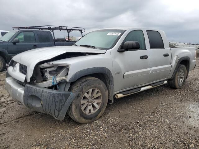 Mitsubishi Raider