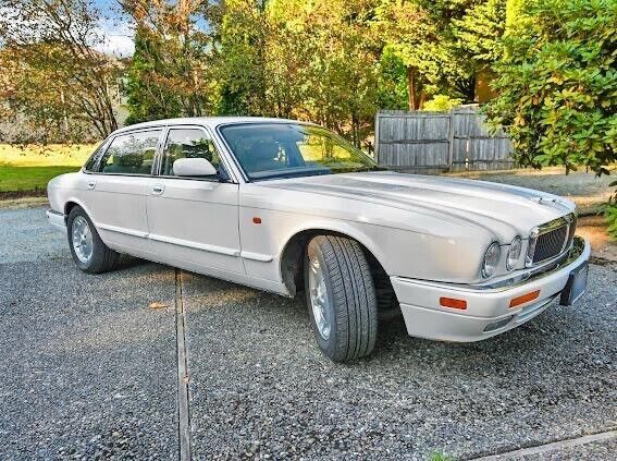 Jaguar XJ6