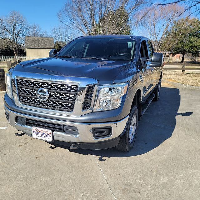 2017 NISSAN Titan