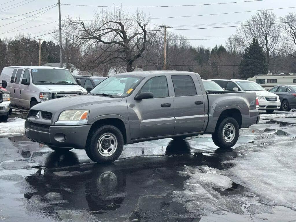 Mitsubishi Raider